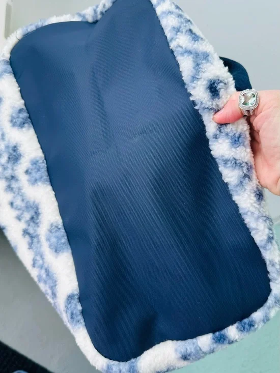 Plush Patterned Tote Bag with Shoulder Strap - Navy & Cream - Picture 3 of 7